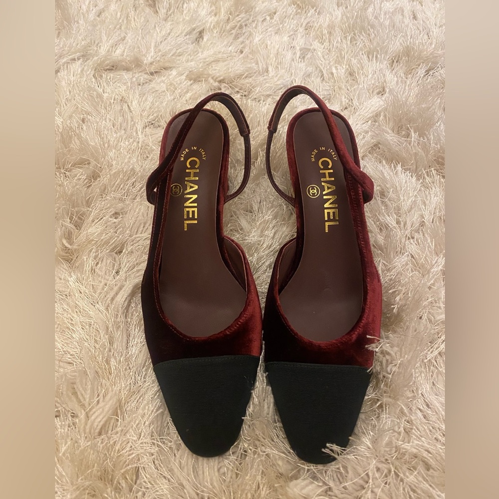 Chanel Slingbacks - Stunning Burgundy Velvet and Black